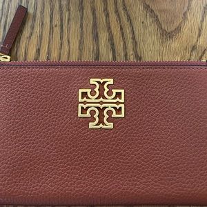 Burnt orange Tory Burch wallet